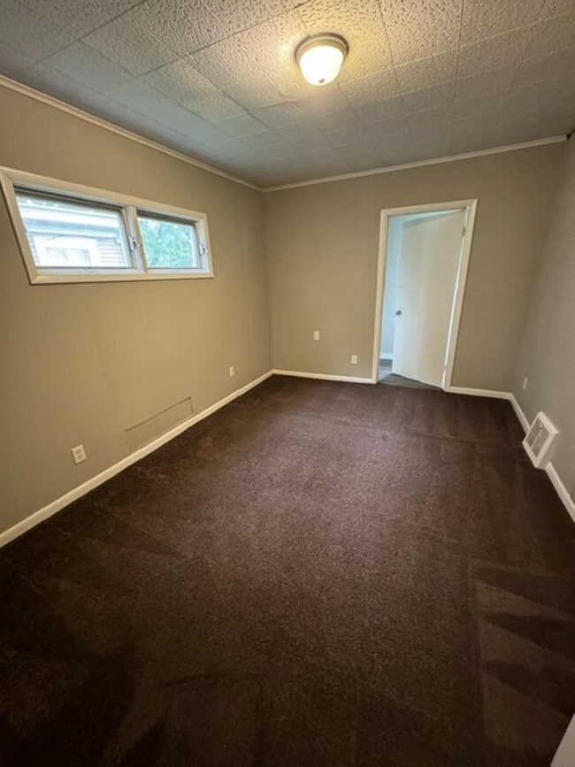Building Photo - 212 Lexington Ct