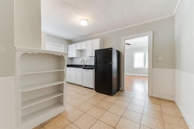 Building Photo - 2833 NW 22nd St