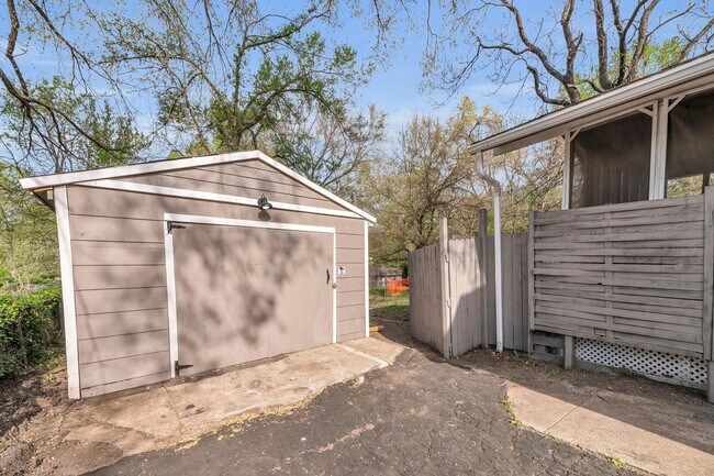 Building Photo - 2110 S Sterling Ave