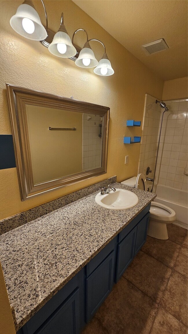 Building Photo - 22135 Greengate Dr
