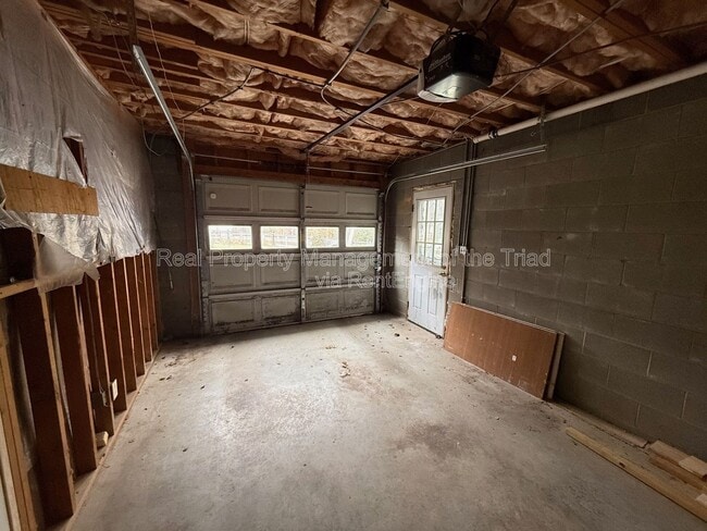 Building Photo - 1805 Lois Ct