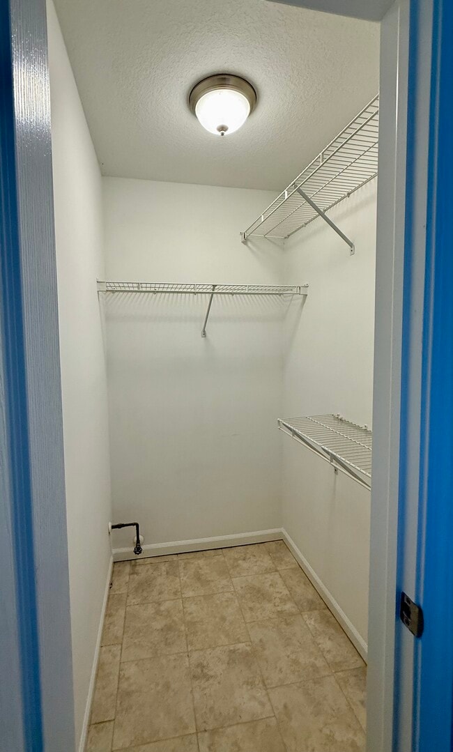 Building Photo - 6065 Woodmill Dr