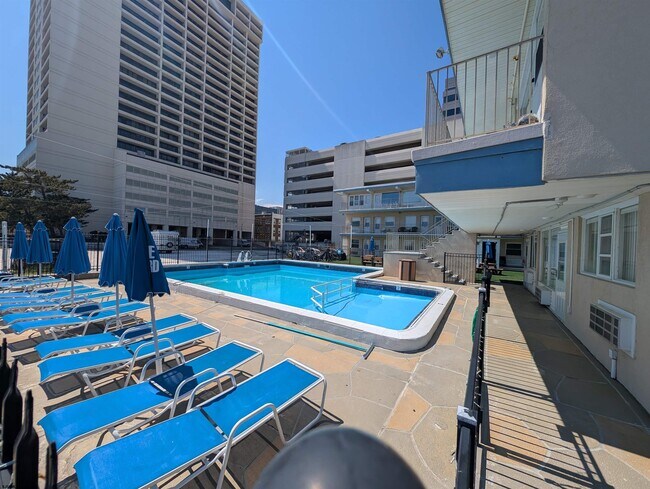 Building Photo - 3801 Boardwalk