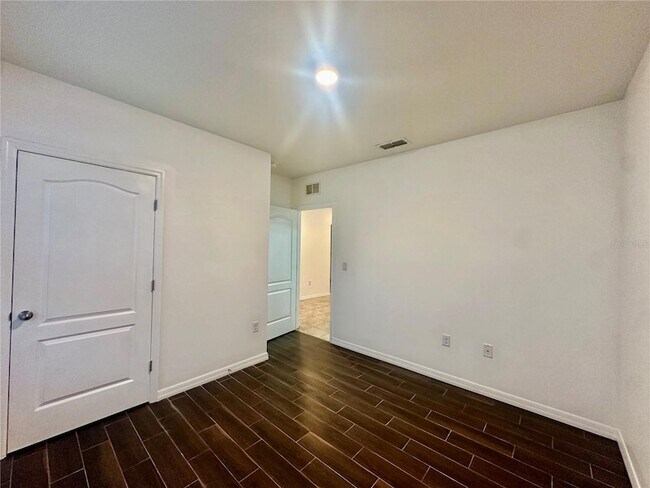 Building Photo - 988 Summer Glen Dr