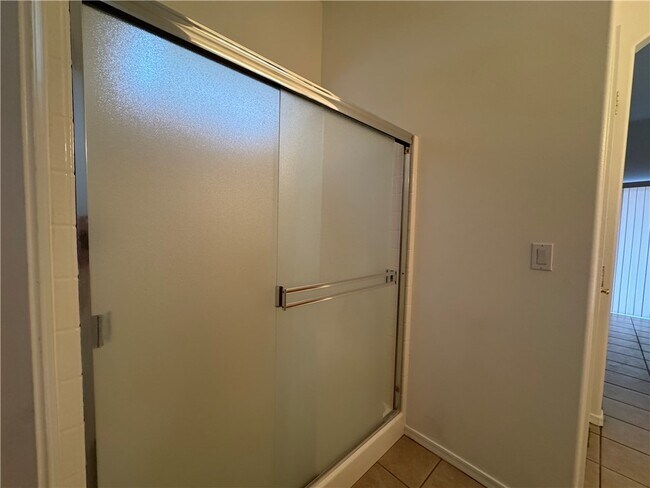 Building Photo - 2334 Silverthorne Dr