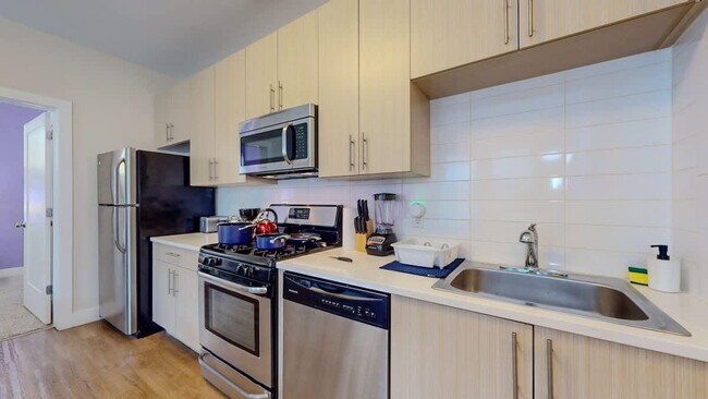 Building Photo - 545 Bedford St