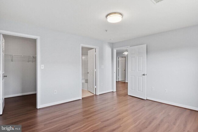 Building Photo - 513 Constellation Square SE