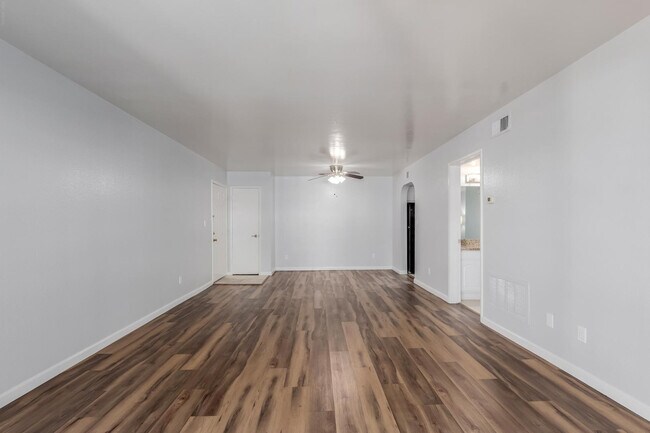 Building Photo - 10444 N 69th St