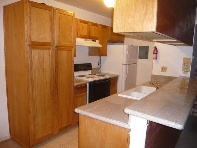 Building Photo - Walking distance to Union City Bart Station, Marina Food and Logan High