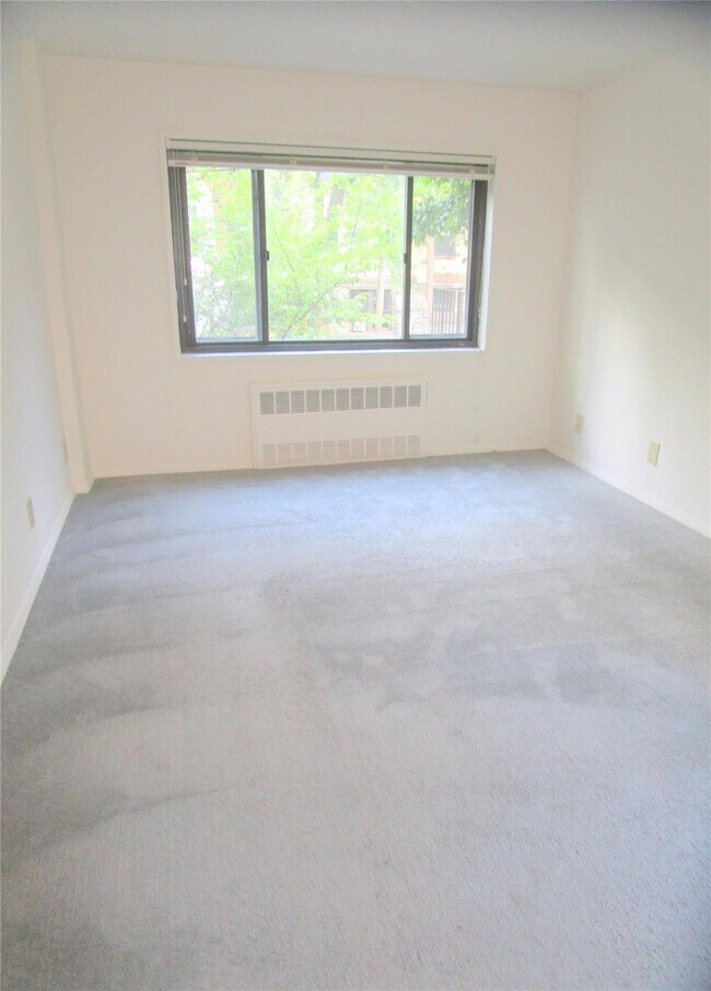Building Photo - 680 N Terrace Ave