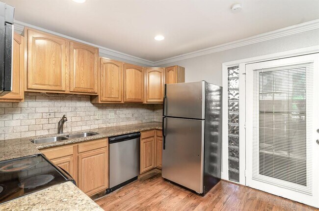 Building Photo - 5222 Fleetwood Oaks Ave