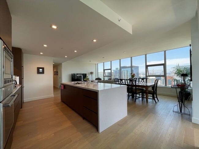Building Photo - 2 Bedroom-2 Bathroom Fully Furnished Condo...