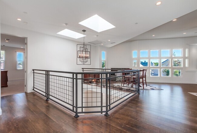 Building Photo - 28548 Meadow Glen Way W