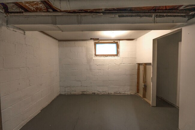 Building Photo - 645 Yondota St