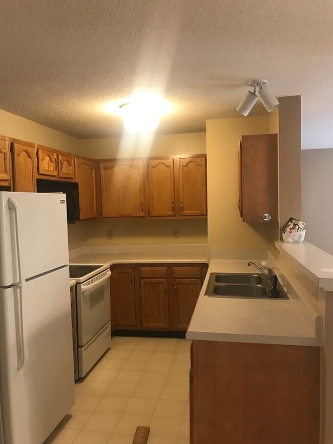 Building Photo - Coming Soon! 2 Beds 1.5 Baths! at River Vi...