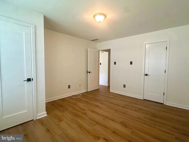 Building Photo - 743 Sedgewick Ct