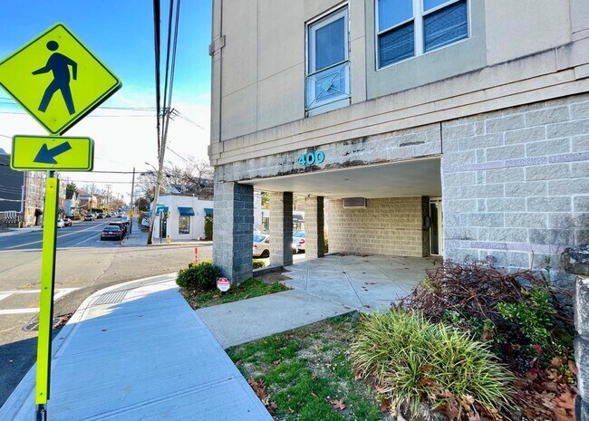 Building Photo - 400 Mt Pleasant Ave