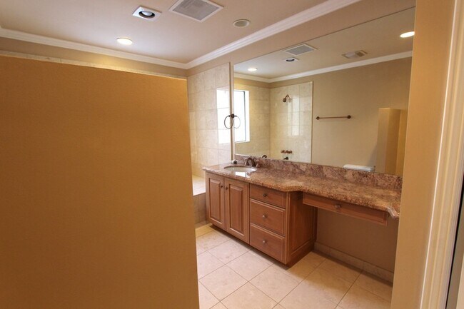 Building Photo - 3333 Deer Hollow Dr