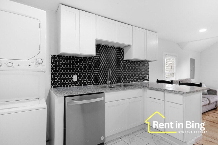 Building Photo - 38 Seminary Ave