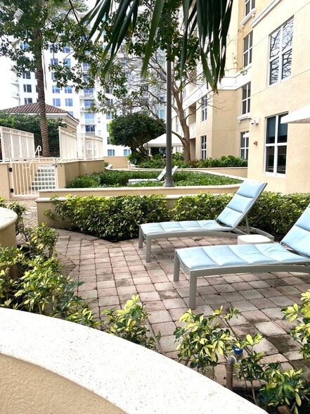Patio at spa - 511 SE 5th Ave