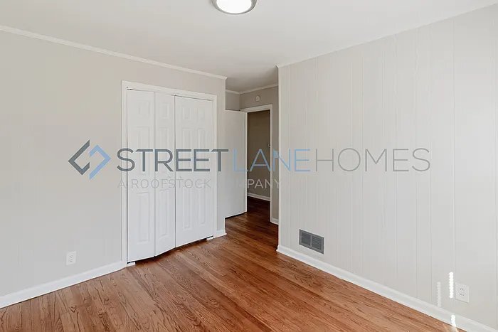 Building Photo - 831 Martinwood Rd