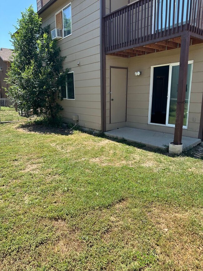 Building Photo - 1011 Mazatlan Cir