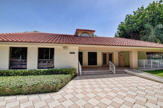 Building Photo - 460 Hardwood Pl