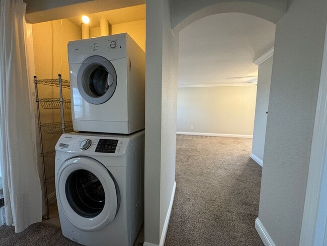 Building Photo - AVAILABLE NOW! 2BD/2BA IN NORMAL HEIGHTS! ...