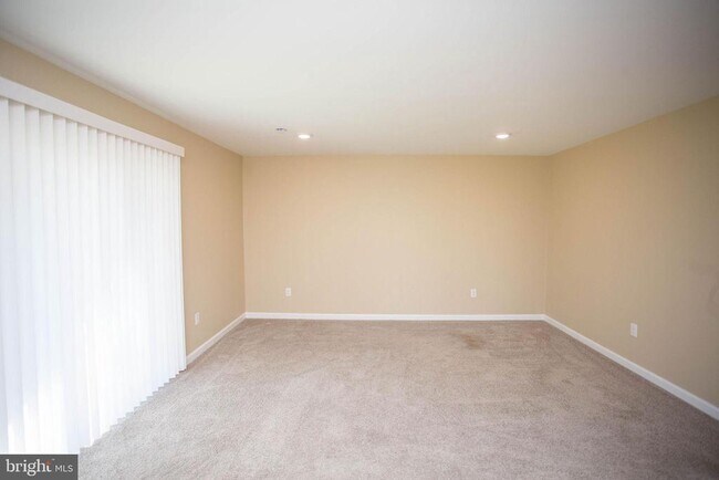 Building Photo - 239 Macoun Way