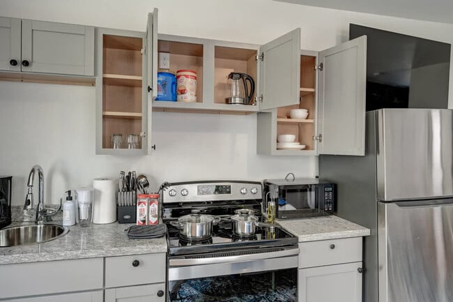 Building Photo - 1925 N Prospect Ave