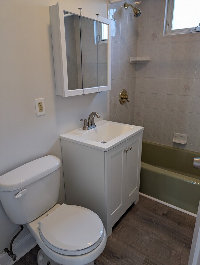 Building Photo - 8 Wilson Ave