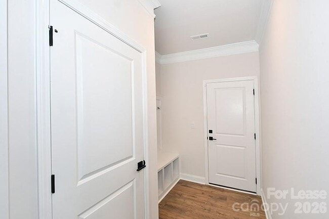 Building Photo - 6153 Sylvan Dr