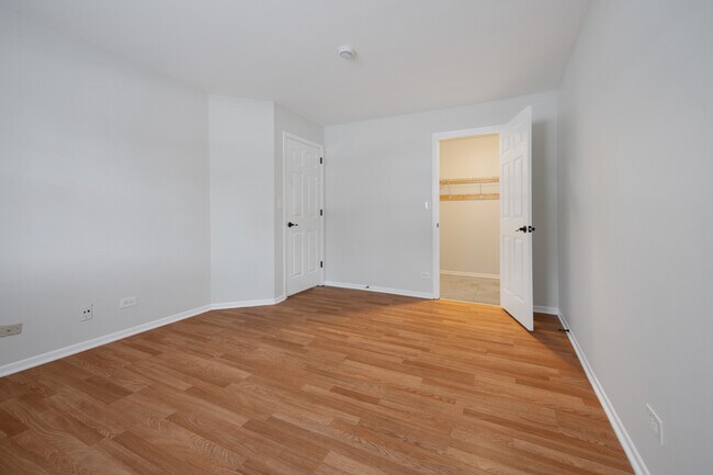 Building Photo - 546 E Shag Bark Ln