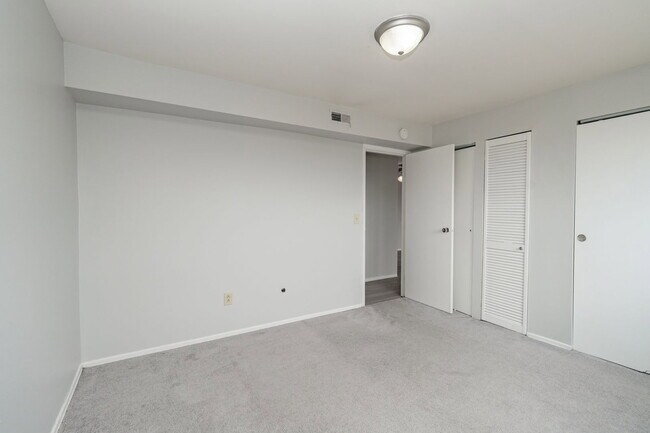 Building Photo - 2971 Deckebach Ave