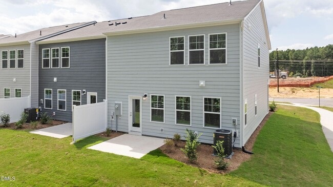 Building Photo - 421 Deep Oak Dr