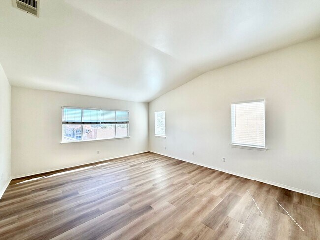 Building Photo - Spacious 3 Bedroom Home with Loft, Large Backyard & 2 Car Garage
