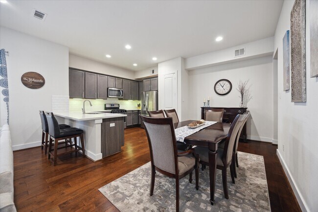 Building Photo - 8806 Hollister Pine Ct