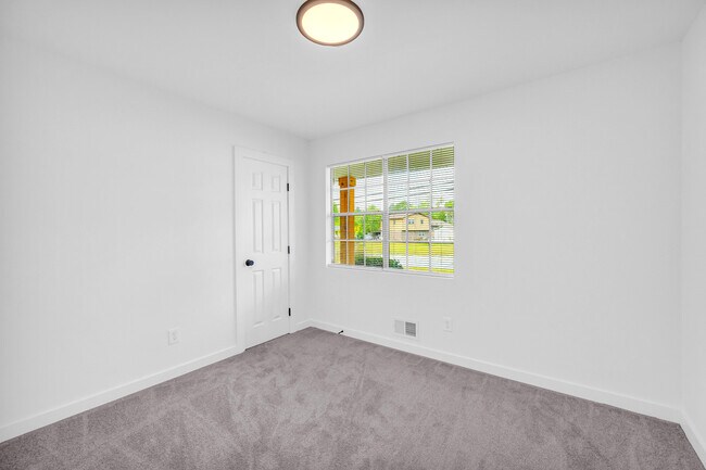 Building Photo - 2657 John Petree Rd