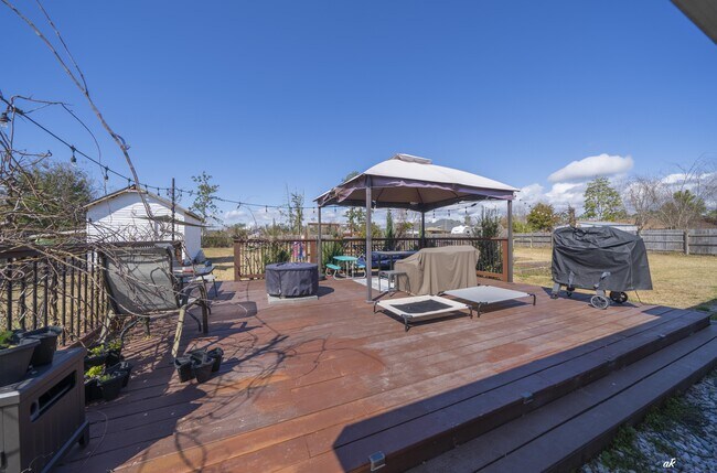 Building Photo - 707 Plantation Cir