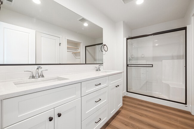 Building Photo - 1030 S Underwood Pl