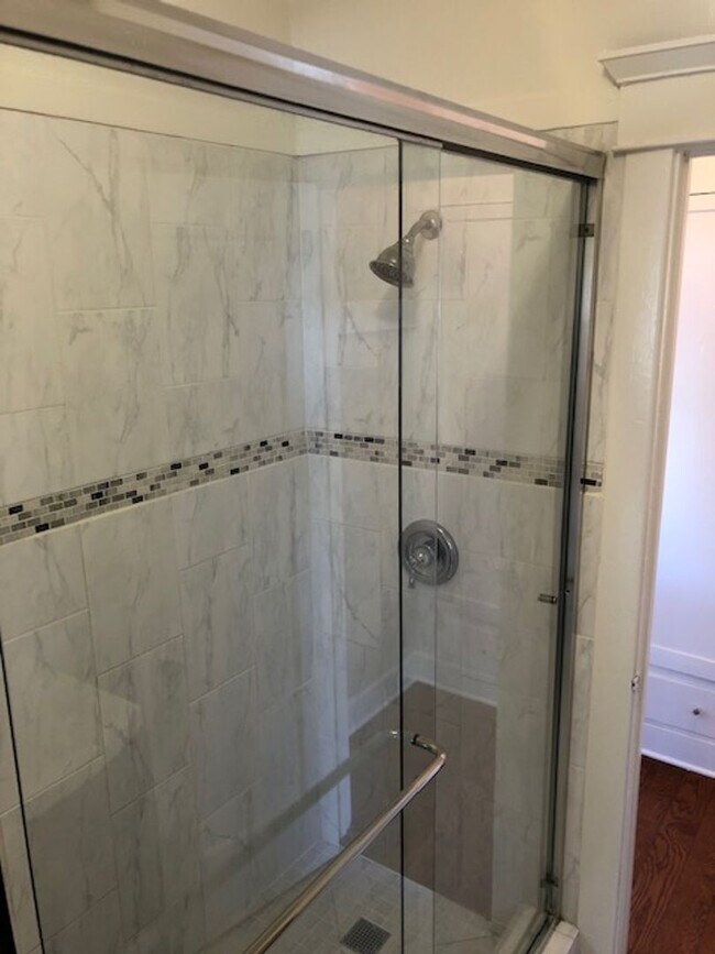 Building Photo - 1144 E Appleton St