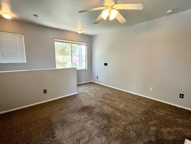 Building Photo - 3 Bedroom Condo located off of Warm Springs and South Durango!!! Southwest Location!