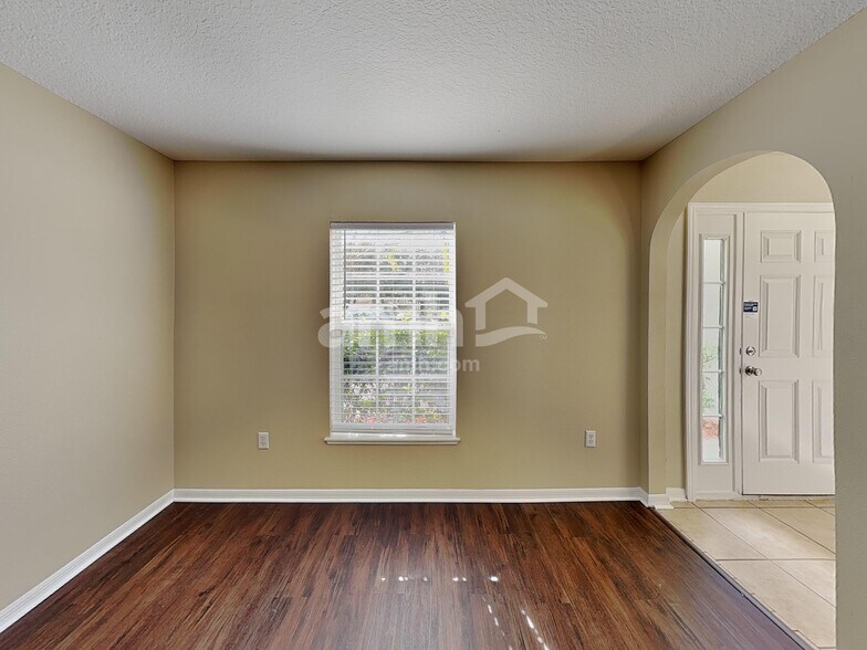 Building Photo - 1605 Pickard Cir