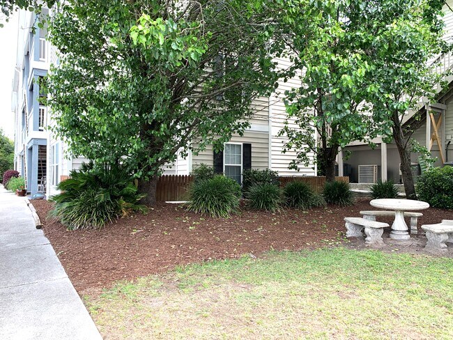 Building Photo - 211 Red Cross St