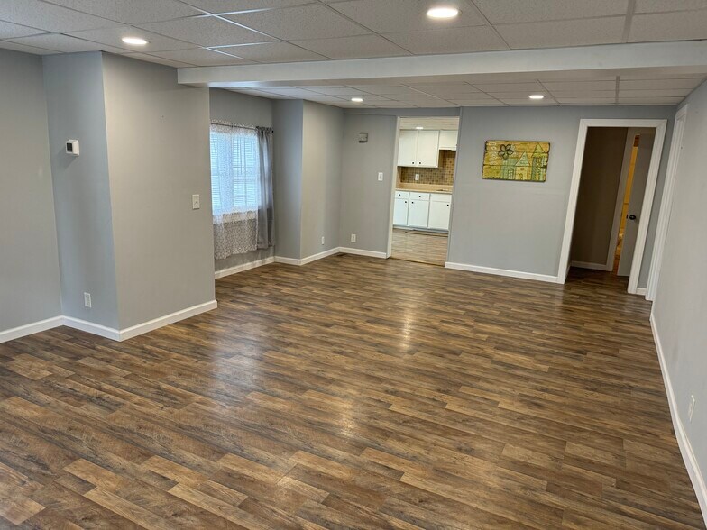 Building Photo - 303 N Oliphant St