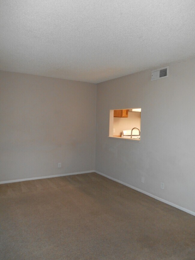 Building Photo - 898 Rhinegold Way