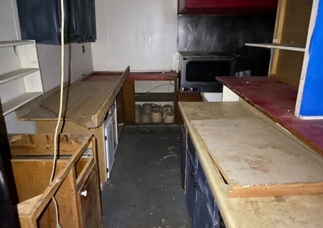 Building Photo - Commercial OR Residential! - $345 Month / ...