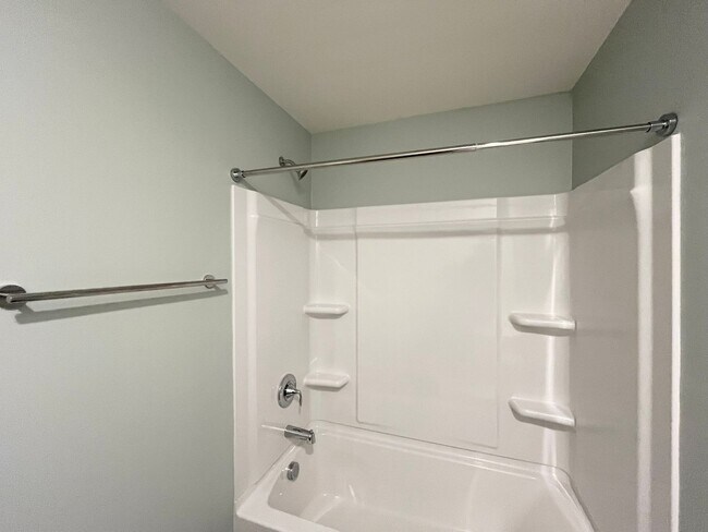 Building Photo - **OFFERING $100 RENT DISCOUNT FOR FIRST 3 MONTHS, REFUNDABLE APPLICATION FEES & $150 MOVE IN PROM...