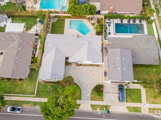 Building Photo - Dover Shores