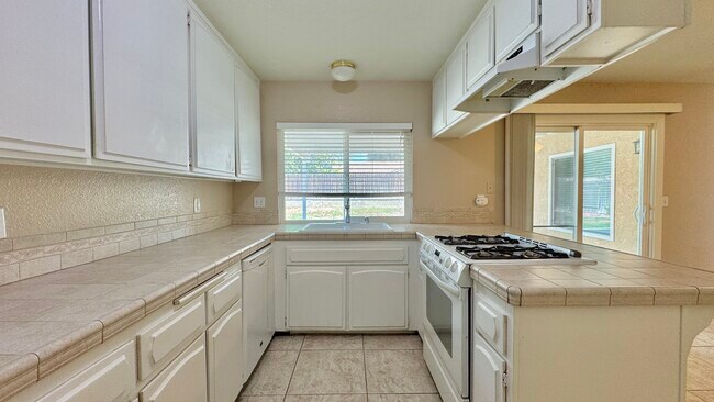 Building Photo - 912 Judson St